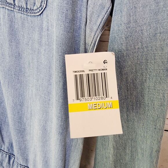 Blank NYC Long Sleeve Chambray Shorts Romper Medium NWT - Picture 6 of 6